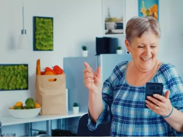 celular-sencillo-para-el-adulto-mayor